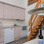 4 Person In Apartman *