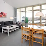 4 Person In Apartamento