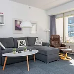 4 Person In Apartman