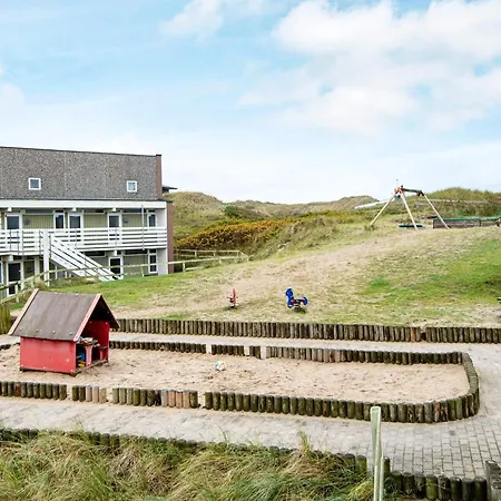 4 Person In דירה