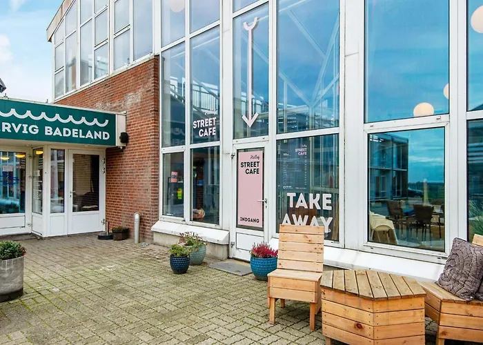 4 Person In Apartment *