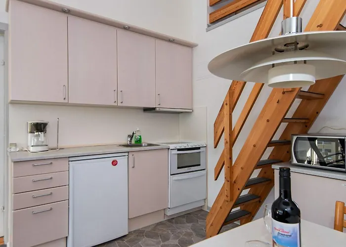 4 Person In Apartment *