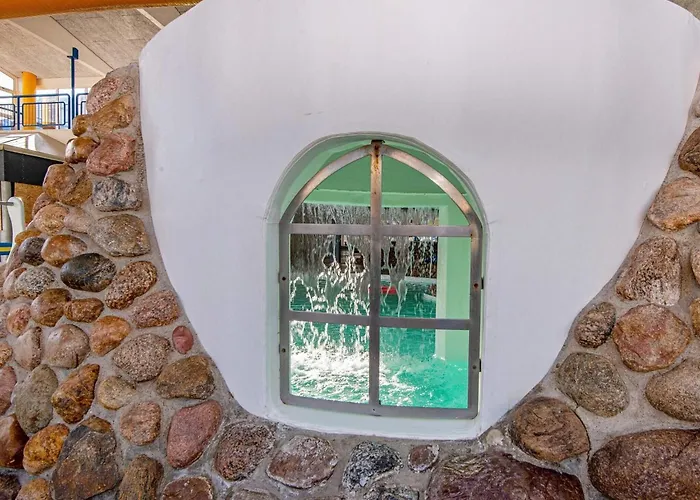 4 Person In Apartment *